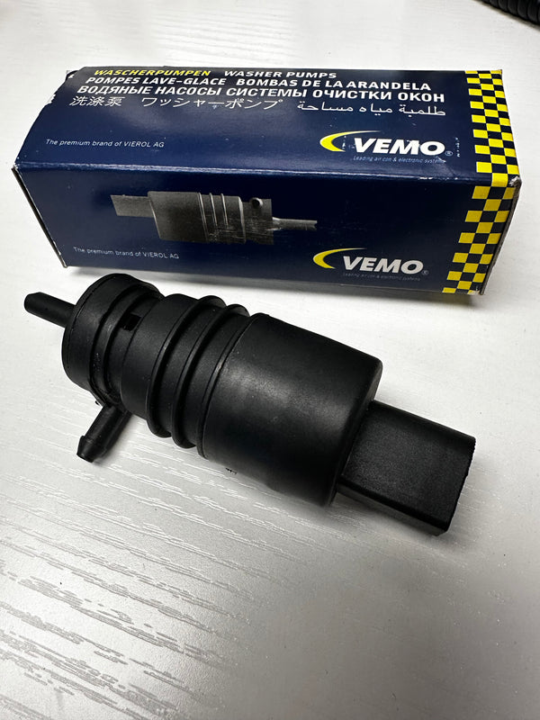 BMW Washer Pump 67 12 8 377 612
