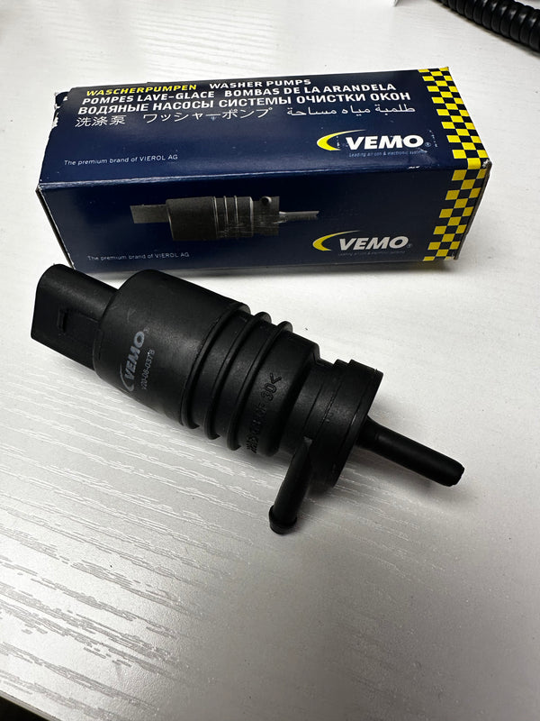 BMW Washer Pump 67 12 8 377 612