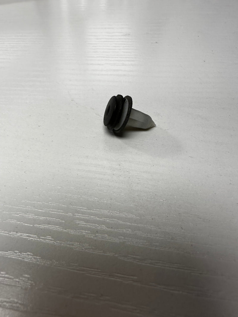 Cowl Grille Clip - Genuine BMW 51 71 8 234 698
